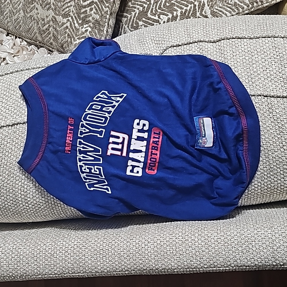 Size M New York Giants dog jersey. Never worn